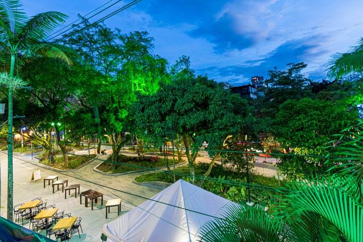 Abrir foto 6: Nightlife PH with Pool Provenza